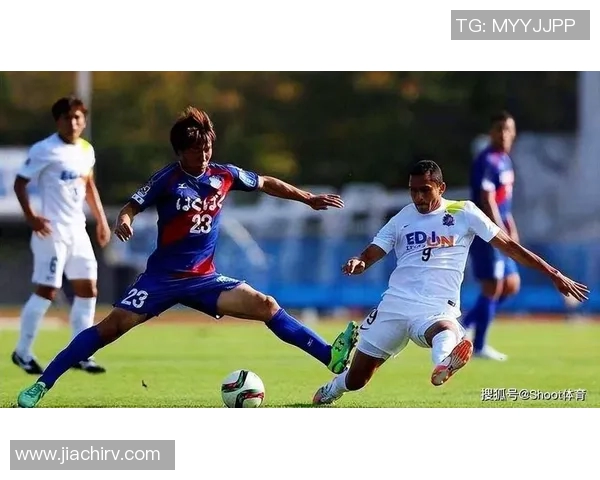 山口雷诺与群马温泉的激烈对决展现足球魅力与团队精神